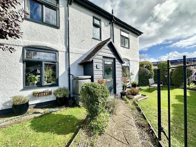 93 Hucclecote Rd, Gloucester for sale - Building Photo - Image 3 of 24