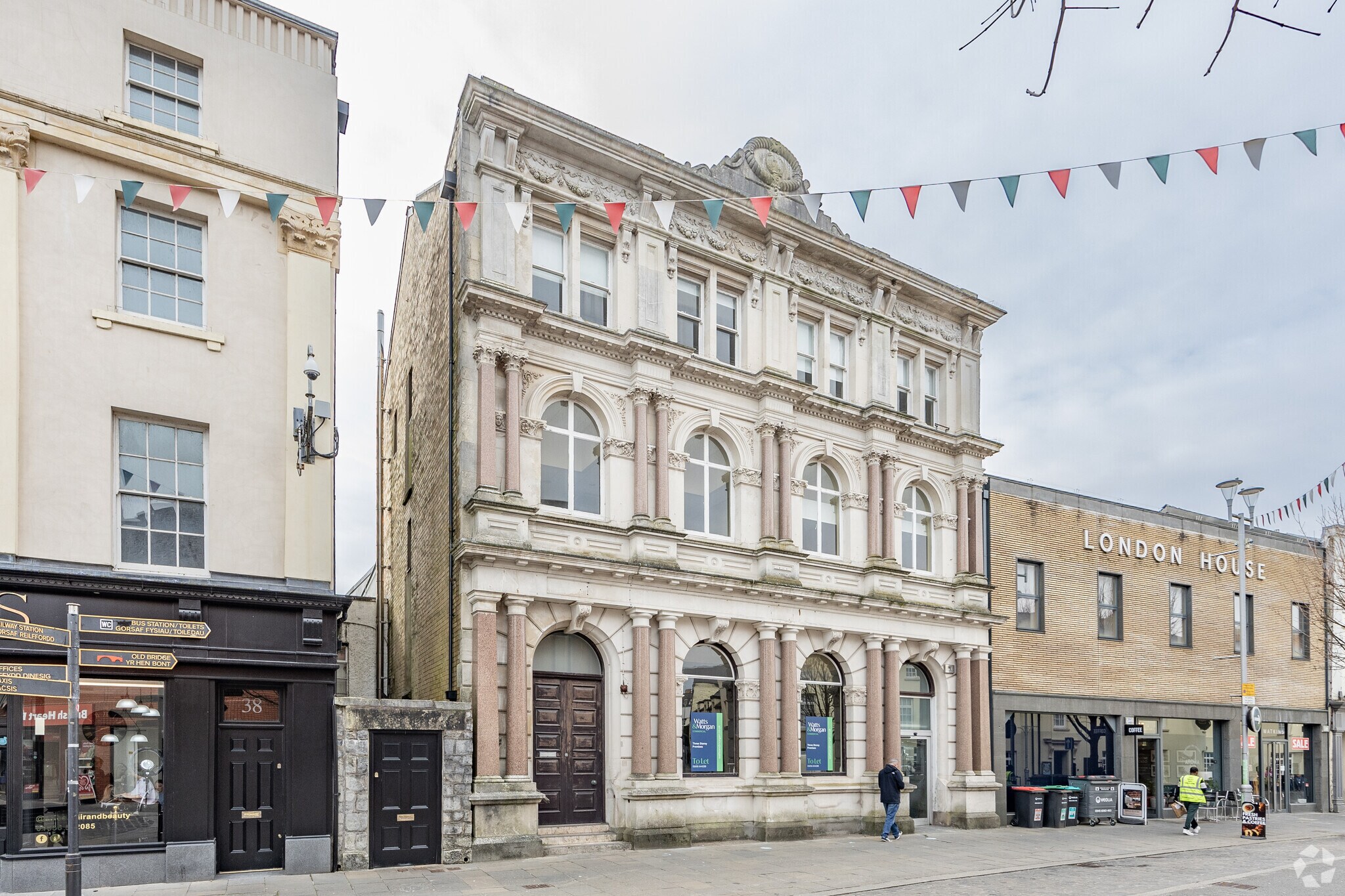 36 Dunraven Pl, Bridgend to rent Primary Photo- Image 1 of 3