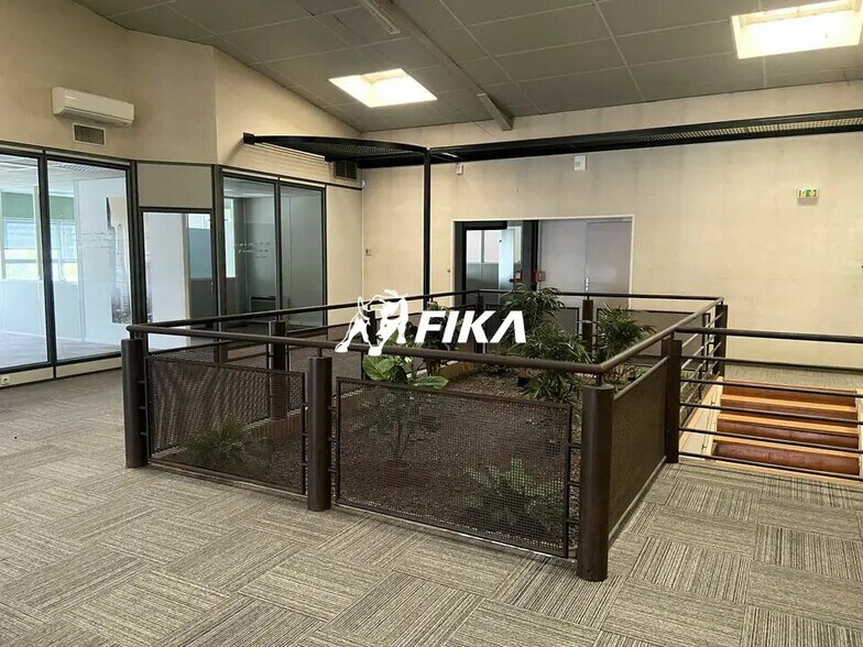 Office in L'Union to rent - Interior Photo - Image 2 of 8