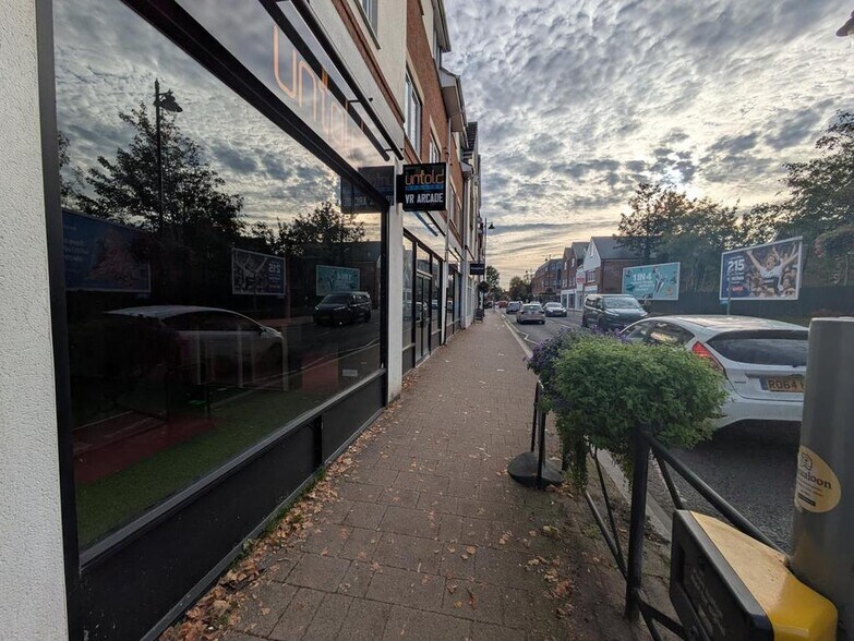 163 Fleet Rd, Fleet to rent - Building Photo - Image 2 of 8