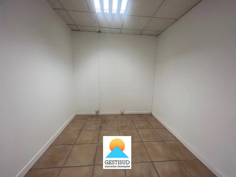 Office in Aubagne to rent - Interior Photo - Image 3 of 8