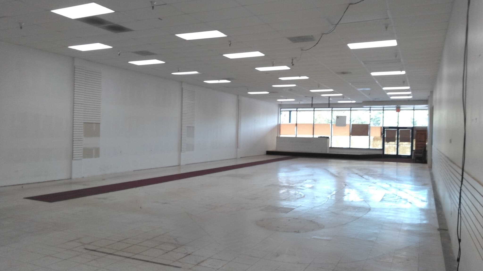 2135-2251 Belvidere Rd, Waukegan, IL to rent Interior Photo- Image 1 of 6