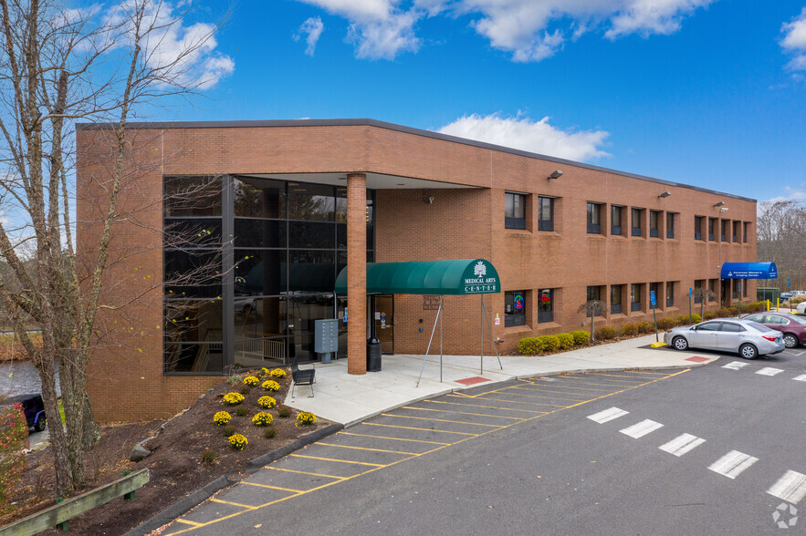 15 Corporate Dr, Trumbull, CT for rent - Building Photo - Image 1 of 4