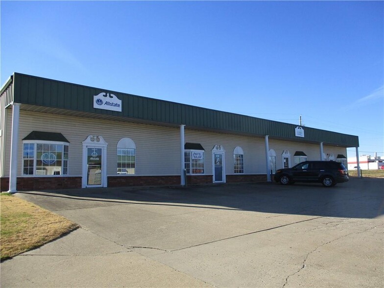 926 S Carl St, Siloam Springs, AR for sale - Primary Photo - Image 1 of 1