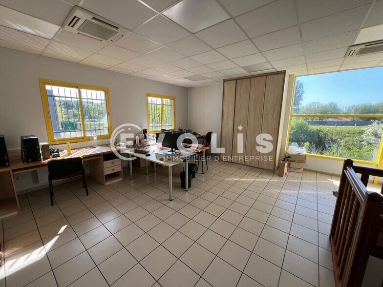 Light Industrial in La Verpillière to rent - Interior Photo - Image 3 of 9
