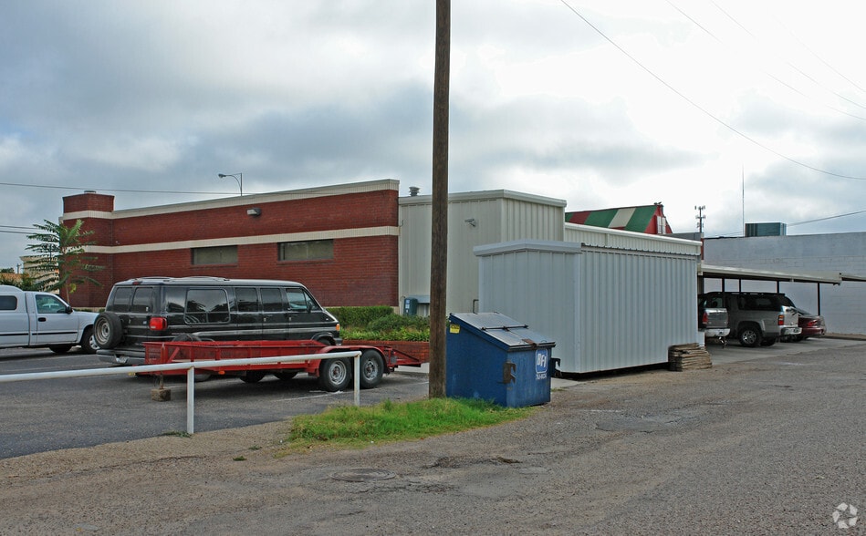 4421 19th St, Lubbock, TX to rent - Building Photo - Image 2 of 6