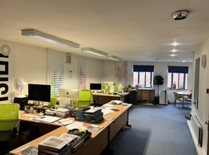 3-3 Thompsons Close, Harpenden for sale Interior Photo- Image 2 of 2