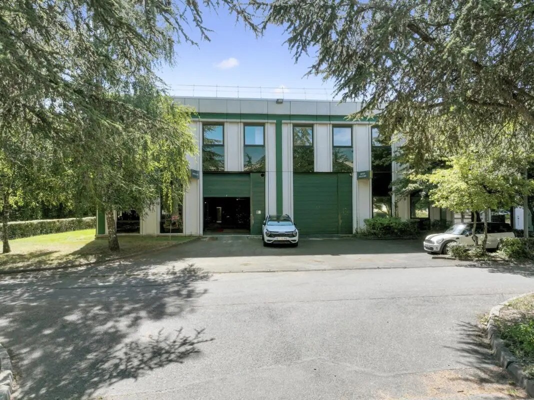 Light Industrial in Limonest to rent Building Photo- Image 1 of 17