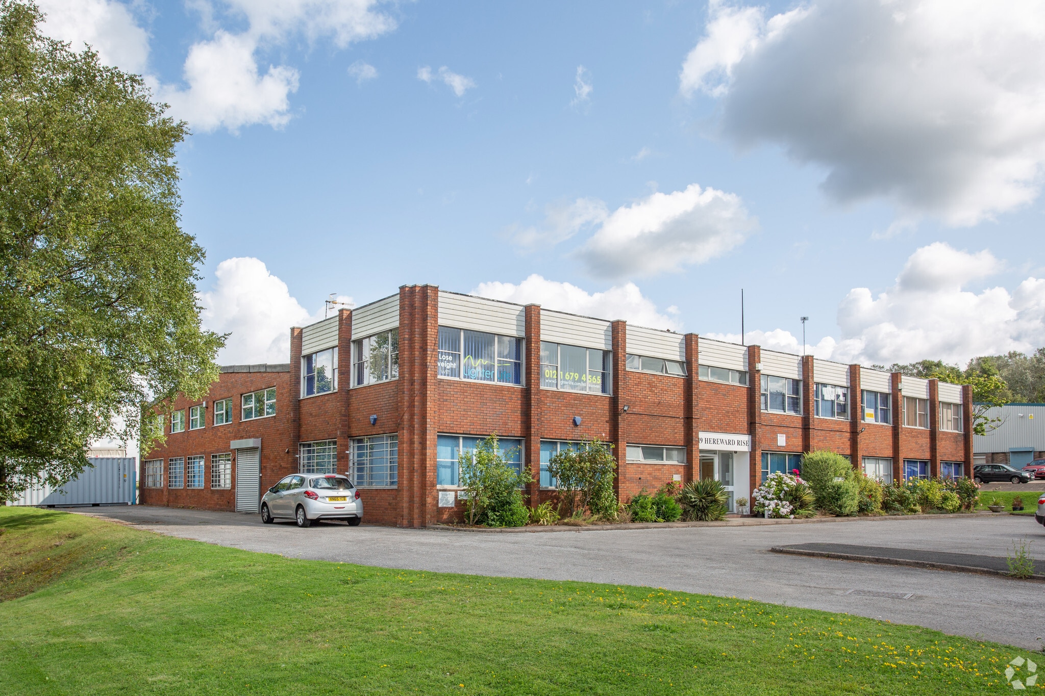 19 Hereward Rise, Halesowen to rent Primary Photo- Image 1 of 24