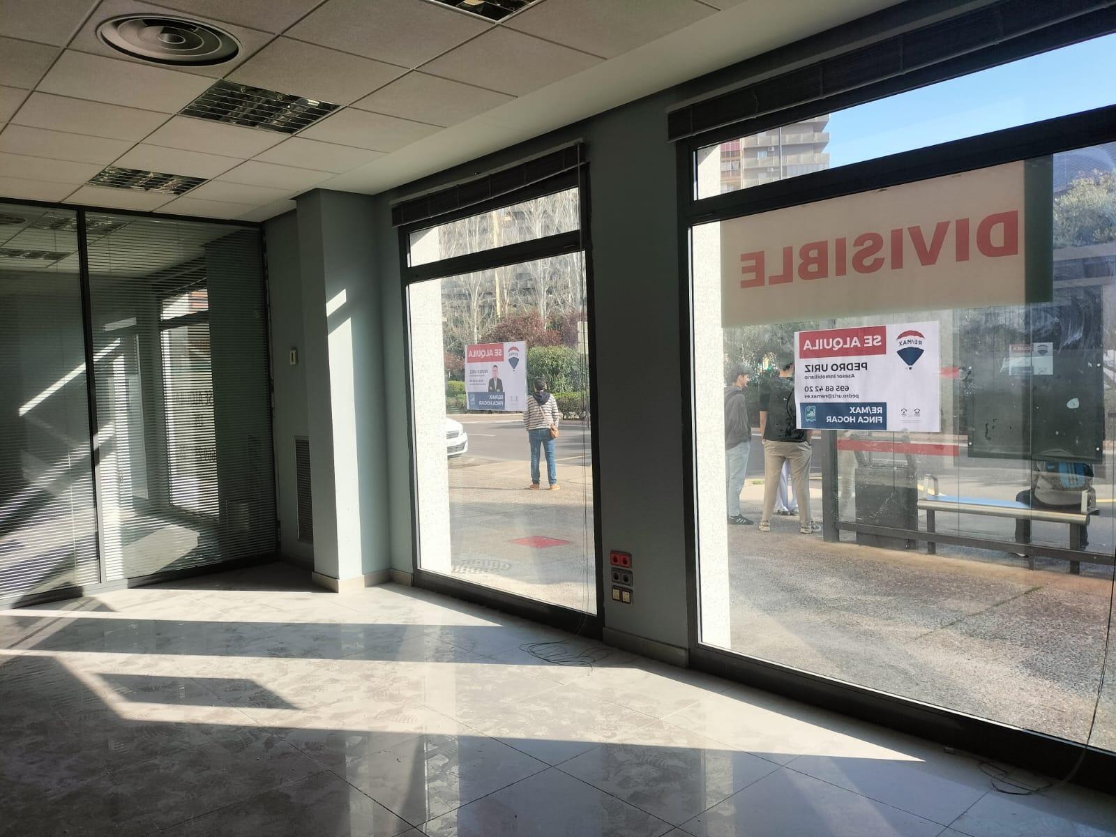 Retail in Zaragoza, Zaragoza to rent Building Photo- Image 1 of 26