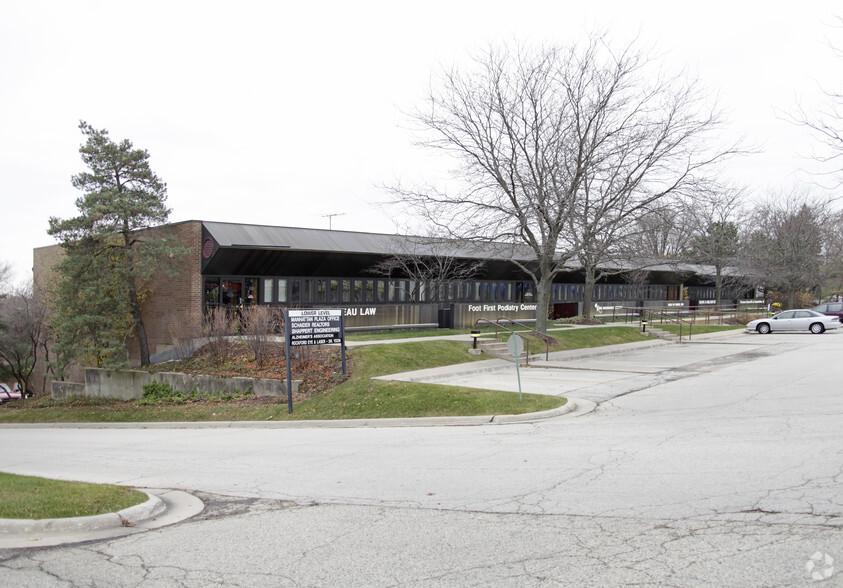 4777 E State St, Rockford, IL for rent - Building Photo - Image 1 of 29