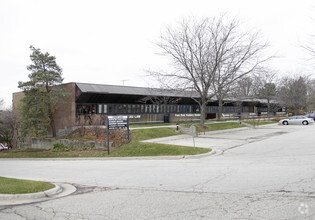 4777 E State St, Rockford, IL for rent Building Photo- Image 1 of 30