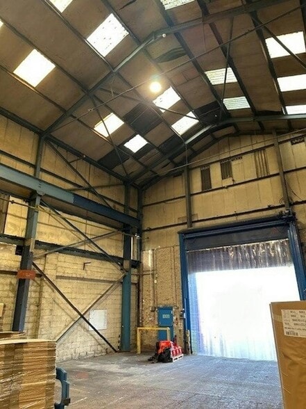 Corporation Rd, Manchester to rent - Building Photo - Image 3 of 4