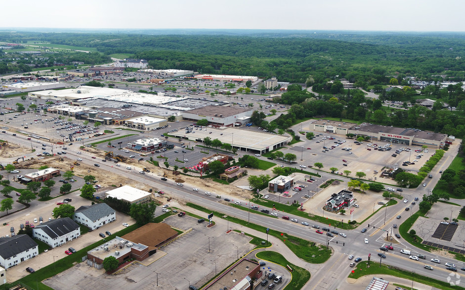 279 Collins Rd NE, Cedar Rapids, IA for rent - Aerial - Image 3 of 6