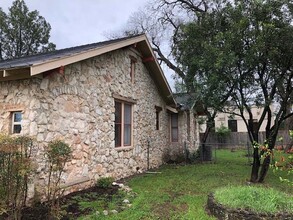 163 W Bridge St, New Braunfels, TX for rent Building Photo- Image 2 of 10