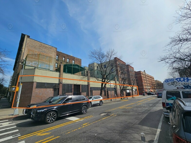 2105 Daly Ave, Bronx, NY for rent - Primary Photo - Image 1 of 1