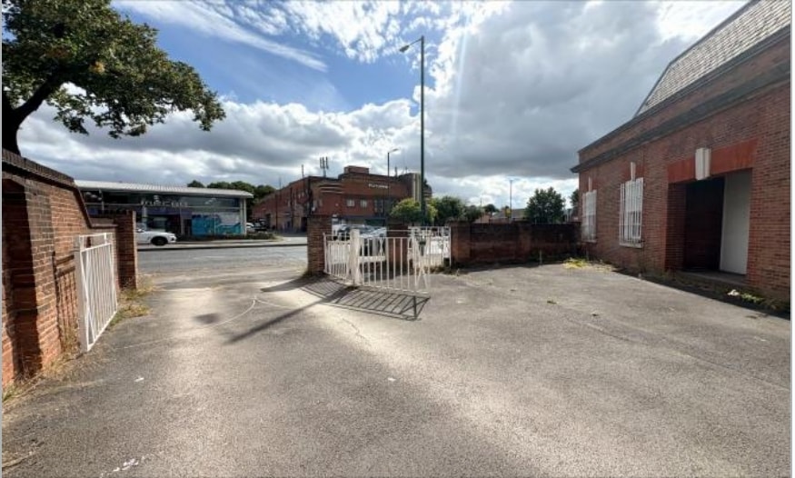 536 Valley Rd, Nottingham for sale - Building Photo - Image 3 of 6