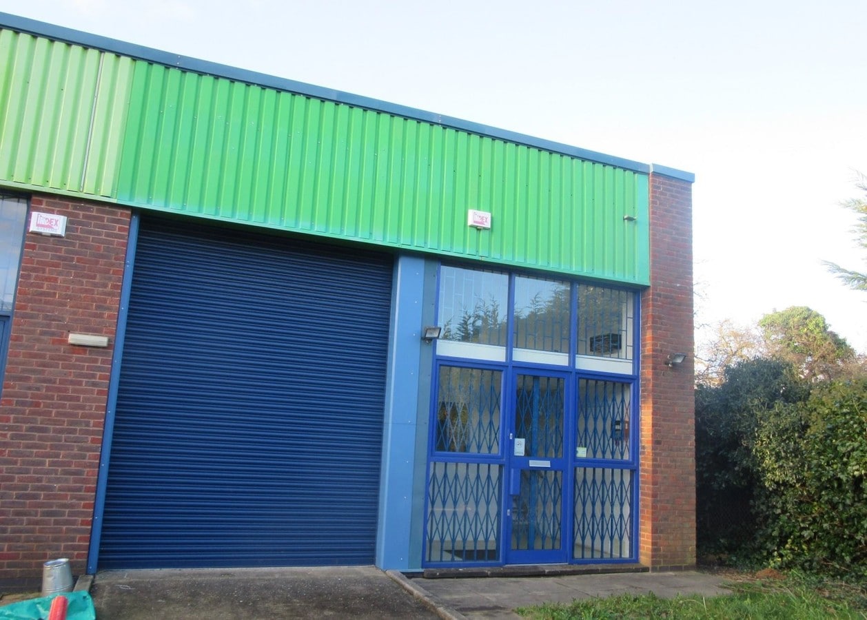 Manor House Ln, Slough SL3 9EG UK