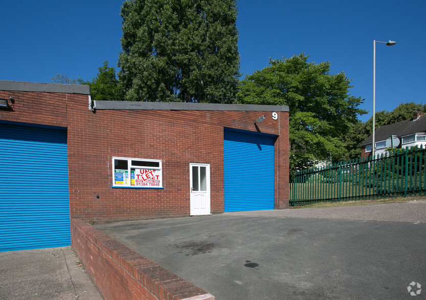 Delph Rd, Brierley Hill for rent - Building Photo - Image 2 of 2