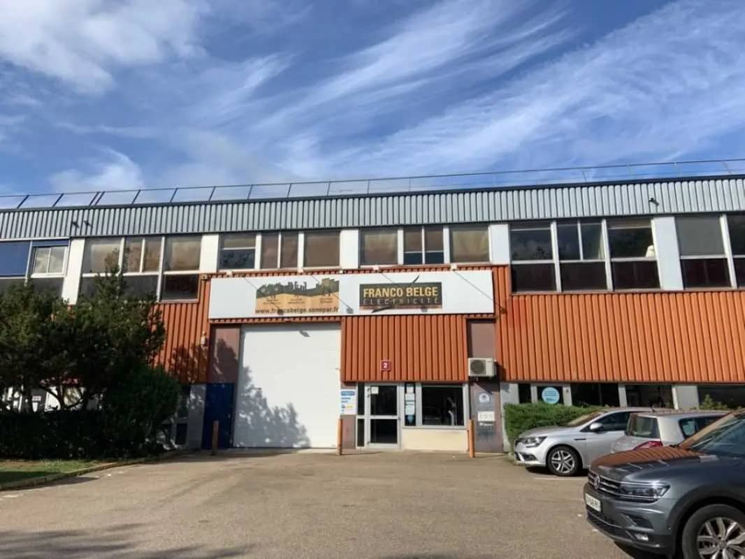 4 Rue Albert Einstein, Trappes to rent Building Photo- Image 1 of 5