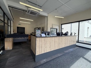 1 The Av, Newton Abbot to rent Interior Photo- Image 1 of 9