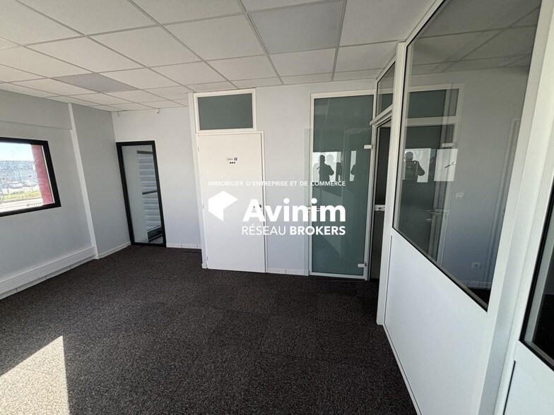 Office in Grenade to rent - Interior Photo - Image 2 of 11