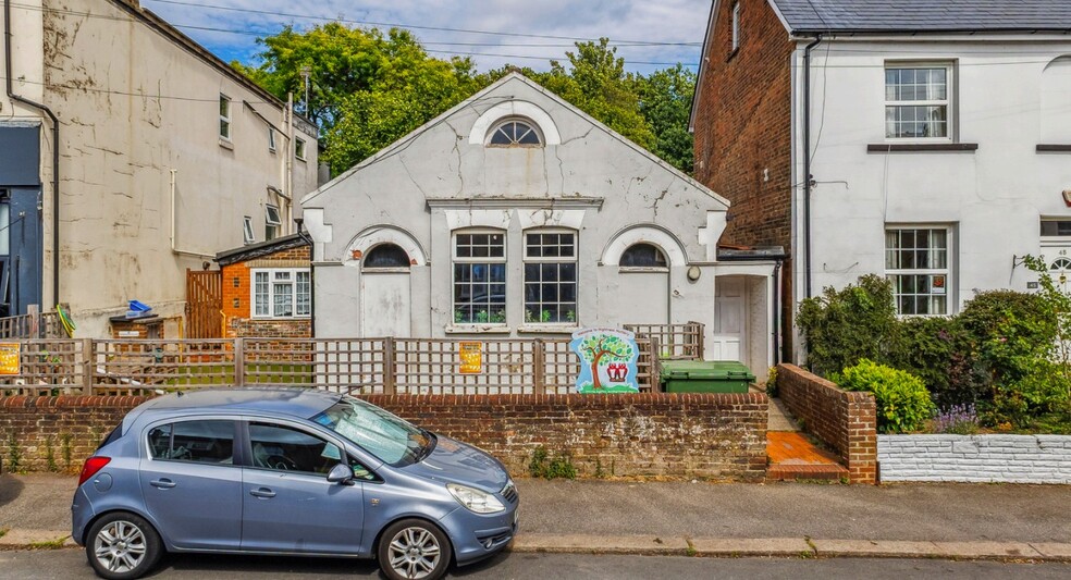 Somerset Road, Redhill for sale - Primary Photo - Image 1 of 6
