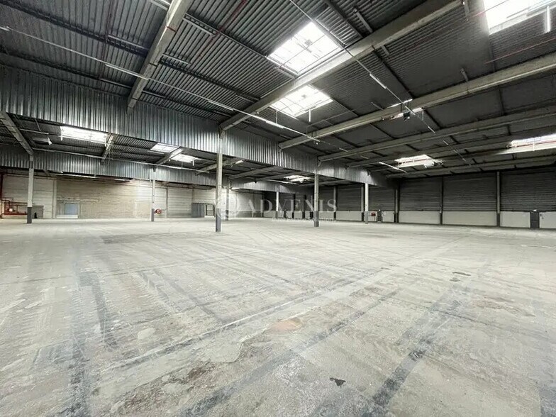 Industrial in Fosses to rent - Interior Photo - Image 2 of 10