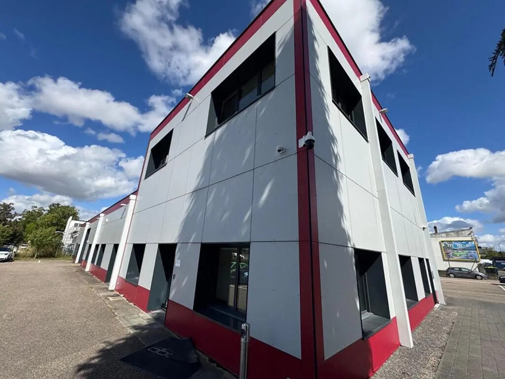 Location Bureaux 110 m² - Photo 1