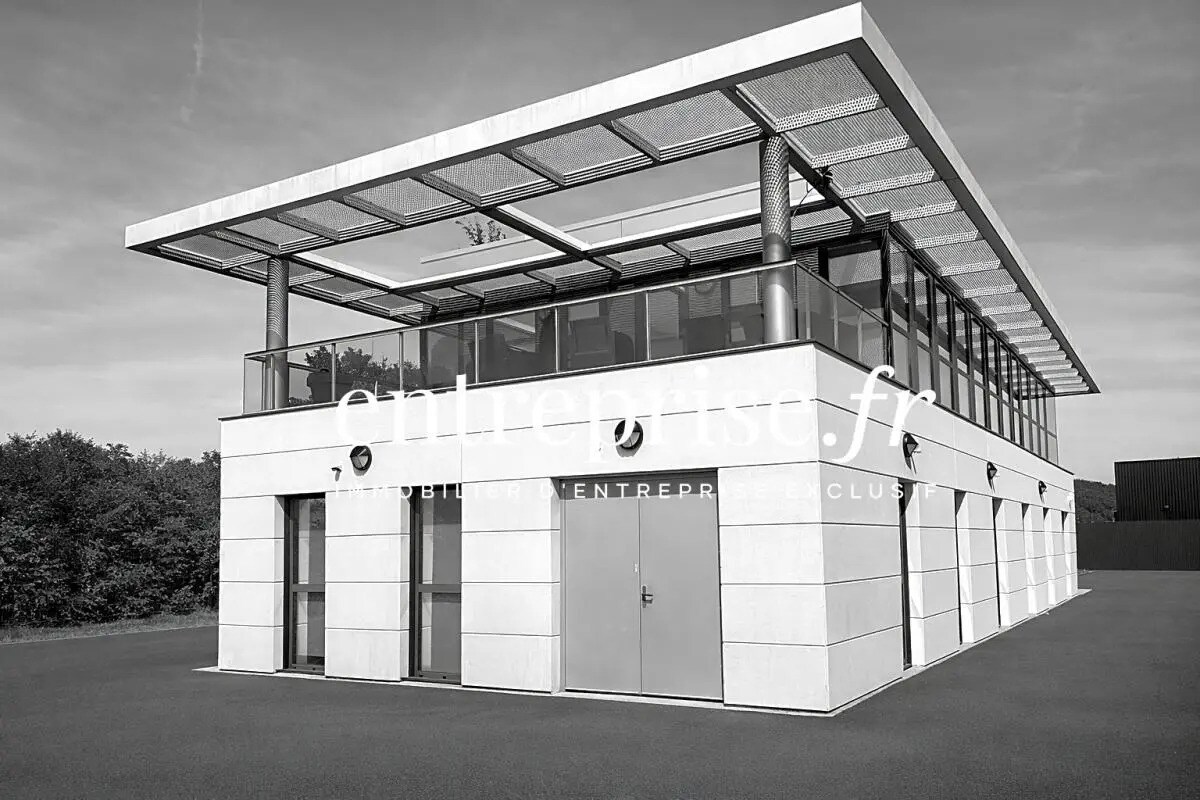 Office in Beaucouzé for sale Building Photo- Image 1 of 5