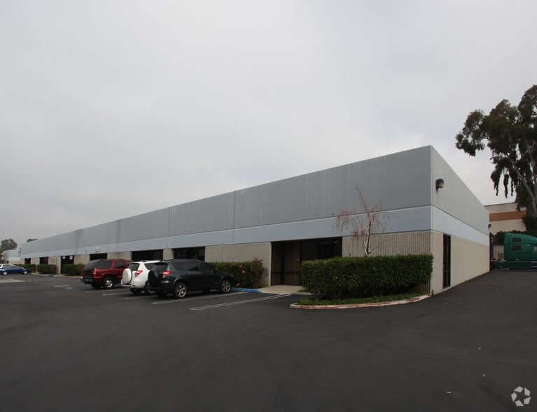 2801 Saturn St, Brea, CA for rent - Building Photo - Image 3 of 7