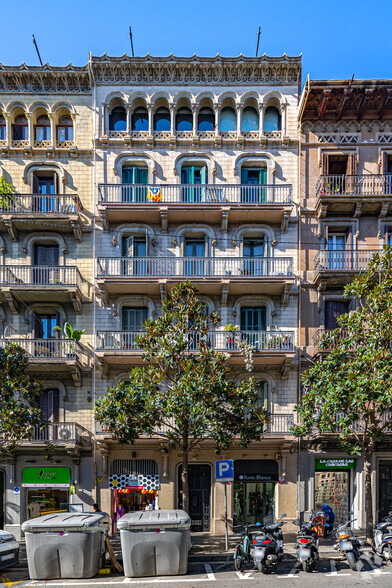 Carrer Gran de Gràcia, Barcelona, Barcelona for rent - Primary Photo - Image 1 of 1