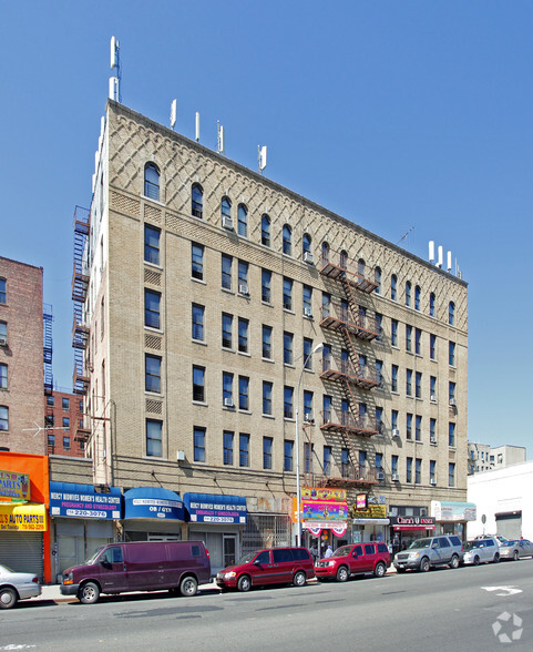 400 E 199th St, Bronx, NY for rent - Primary Photo - Image 1 of 2