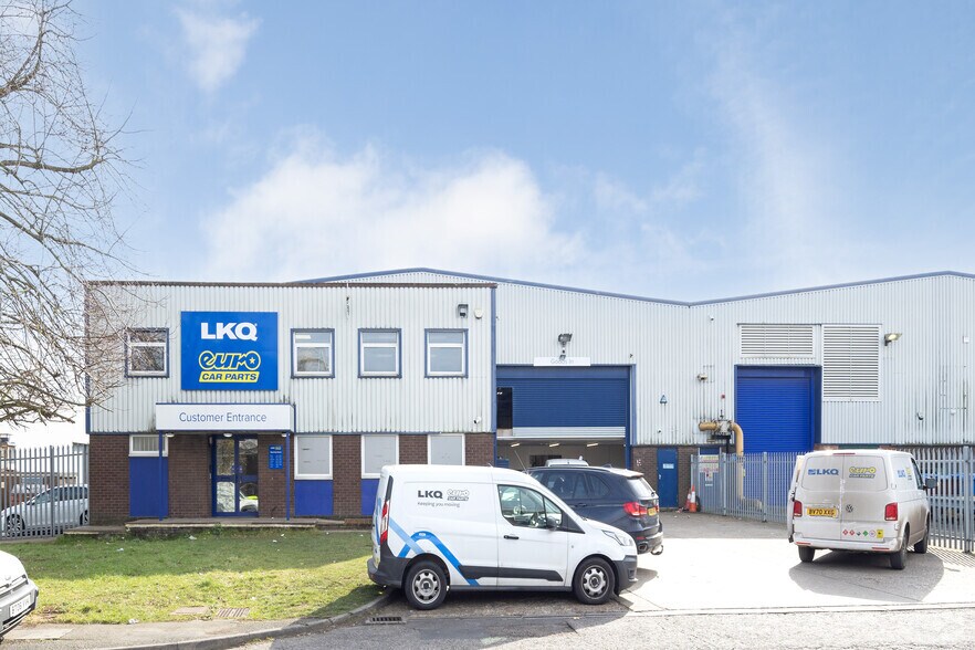 Finway Rd, Hemel Hempstead for sale - Primary Photo - Image 1 of 1