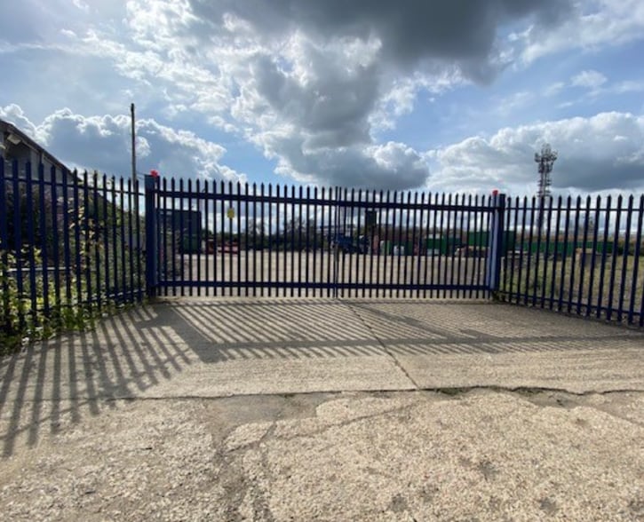 11 Hambridge Ln, Newbury to rent - Building Photo - Image 3 of 4