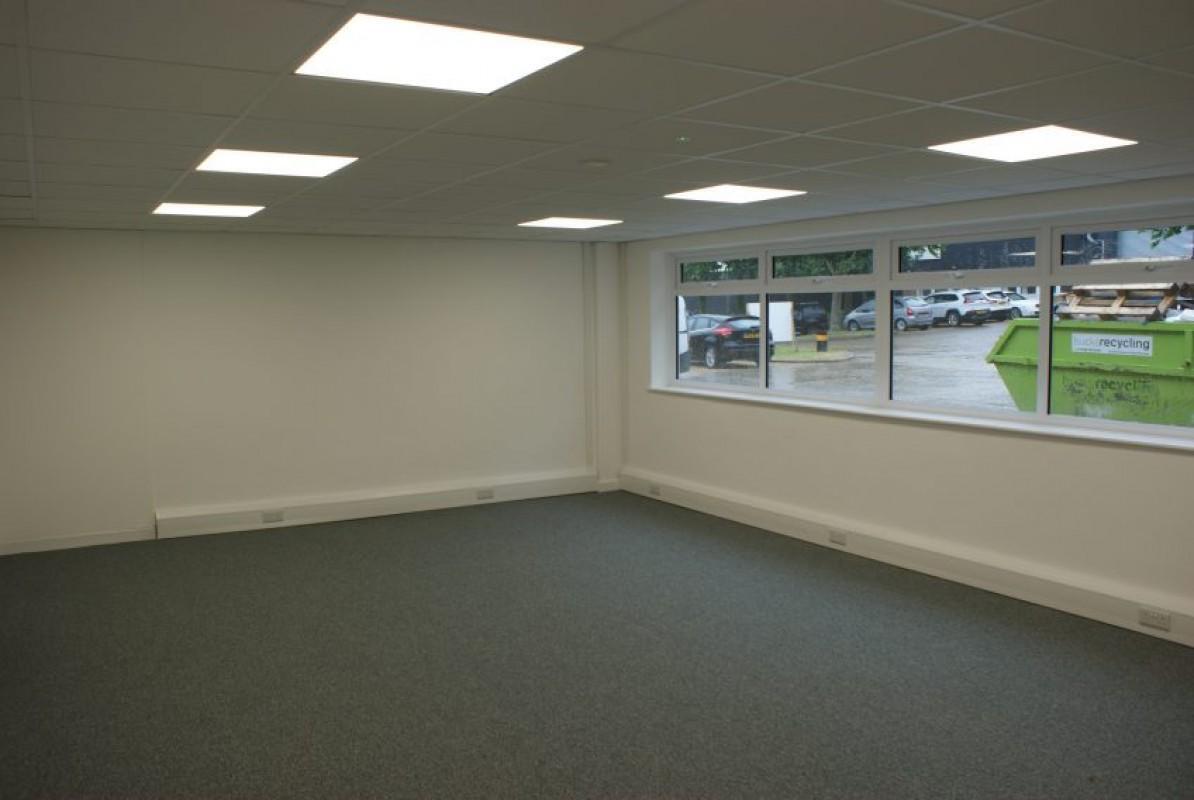 Cuxham Rd, Watlington to rent Building Photo- Image 1 of 27
