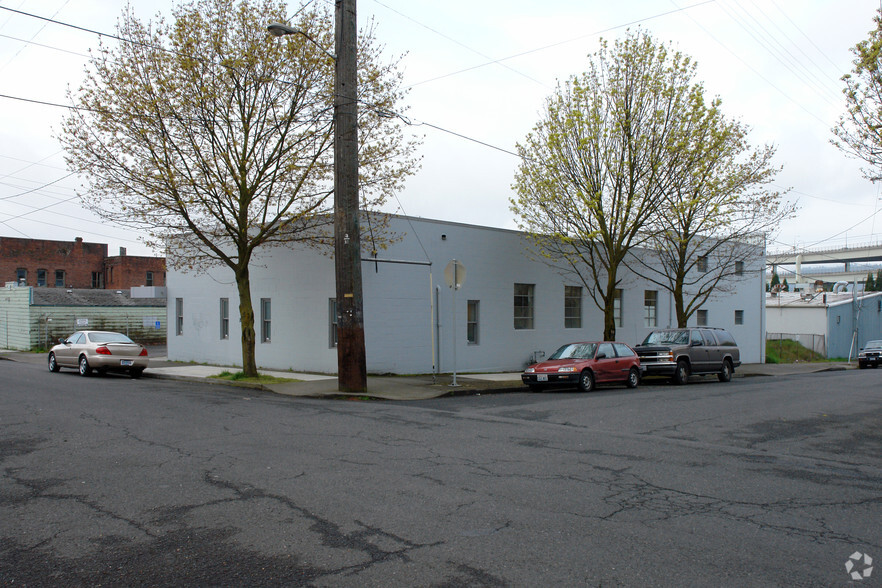 2651 N Albina Ave, Portland, OR for sale - Building Photo - Image 2 of 2