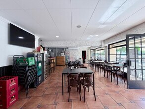 Retail in L'Hospitalet de Llobregat, Barcelona to rent Interior Photo- Image 2 of 18