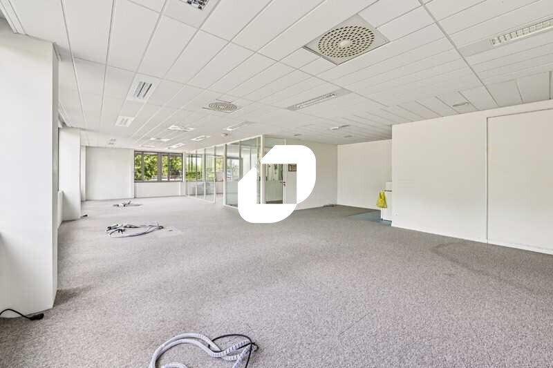 Office in Roissy-en-France to rent - Interior Photo - Image 3 of 15