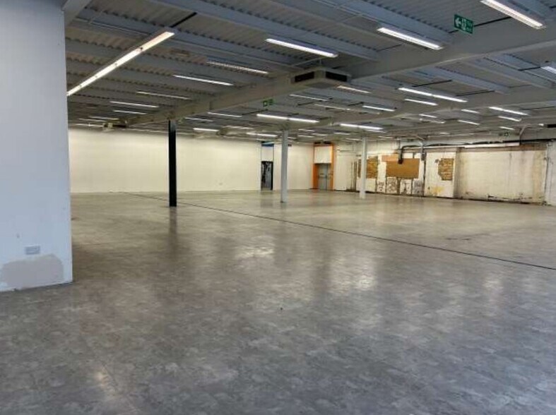 27 Carr St, Ipswich for sale - Interior Photo - Image 2 of 8