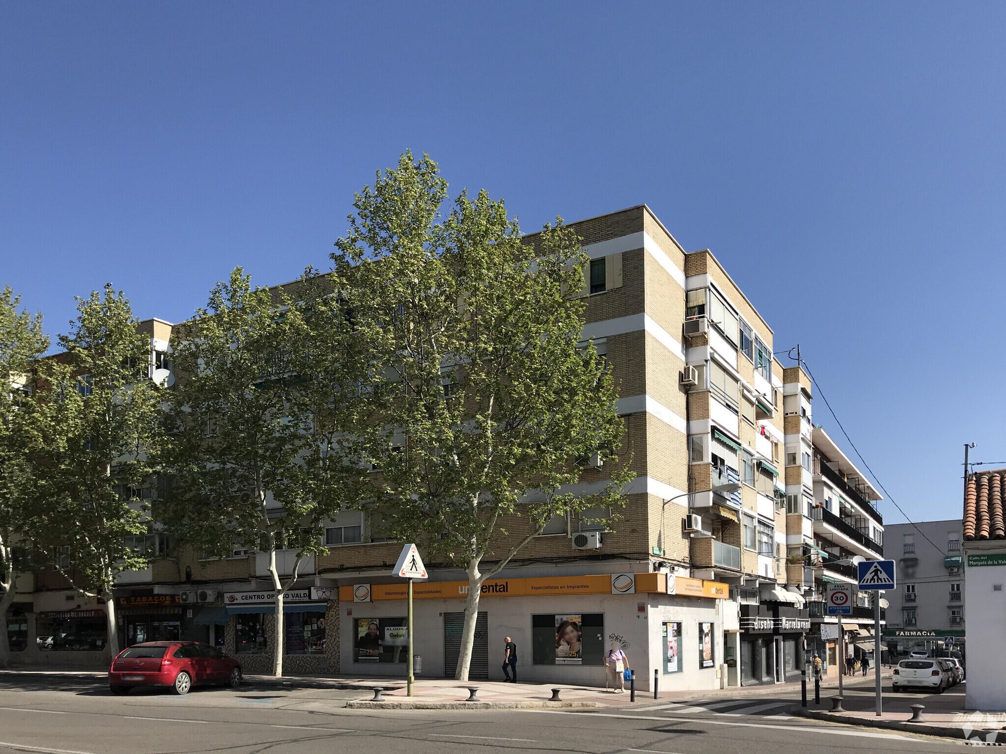 Retail in Alcobendas, Madrid to rent Primary Photo- Image 1 of 3