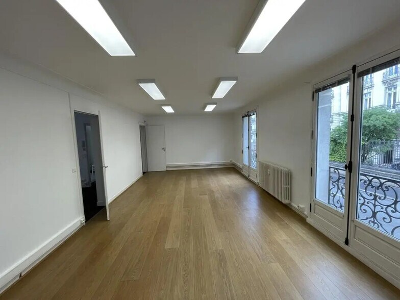 3 Bis Rue Général Leclerc De Hauteclocque, Nantes to rent - Interior Photo - Image 2 of 4