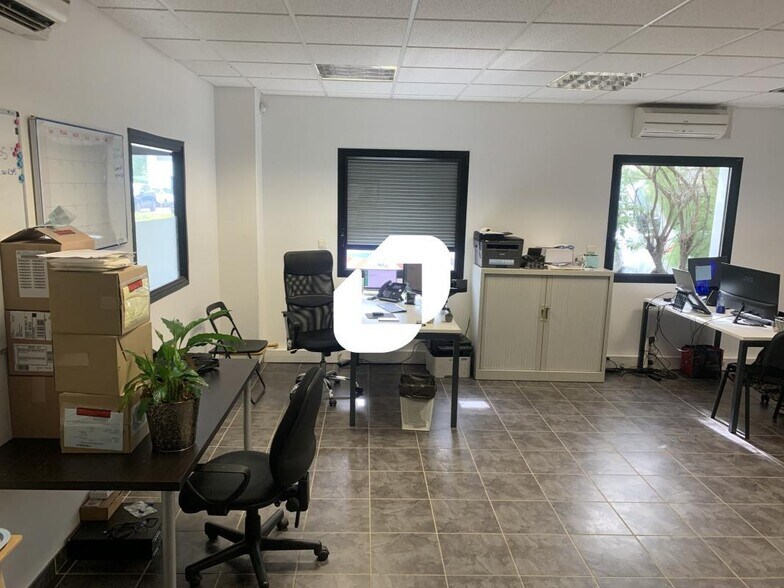 Light Industrial in Saint-Priest to rent - Interior Photo - Image 3 of 17