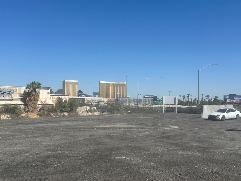 6179 Dean Martin Dr, Las Vegas, NV for sale - Building Photo - Image 1 of 16