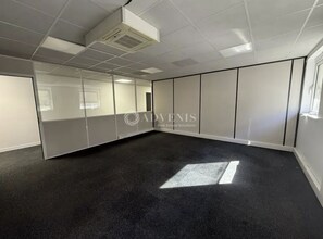 Office in Lyon to rent Interior Photo- Image 1 of 7