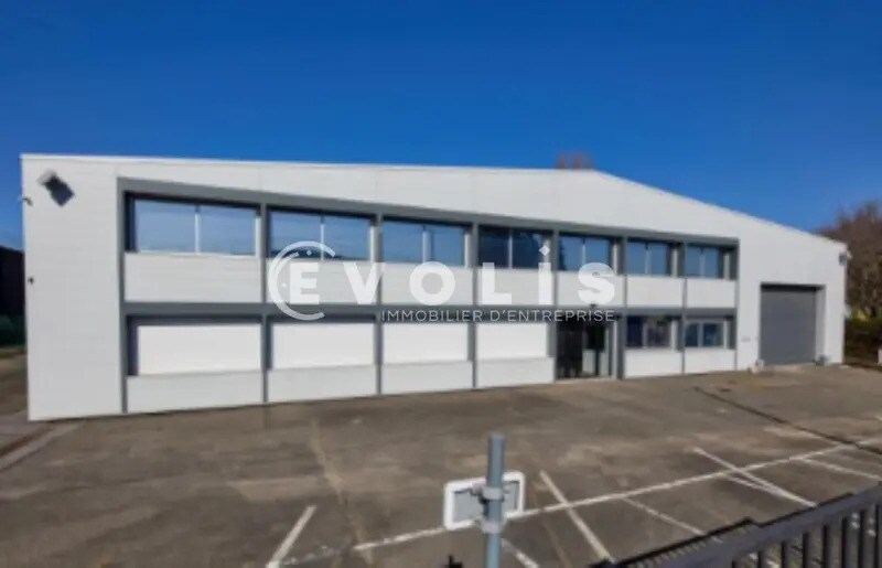 Light Industrial in Morangis to rent Building Photo- Image 1 of 9