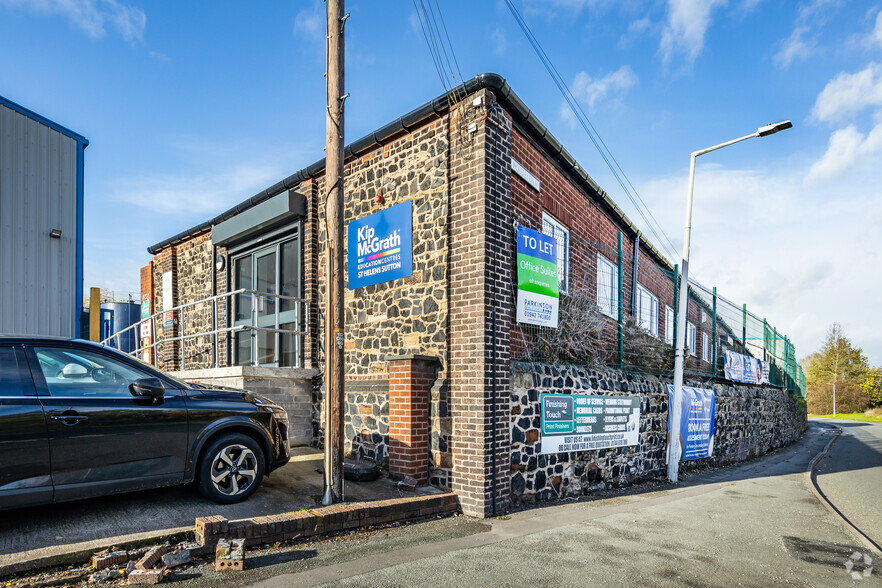 Worsley Brow, St Helens for rent - Building Photo - Image 3 of 4