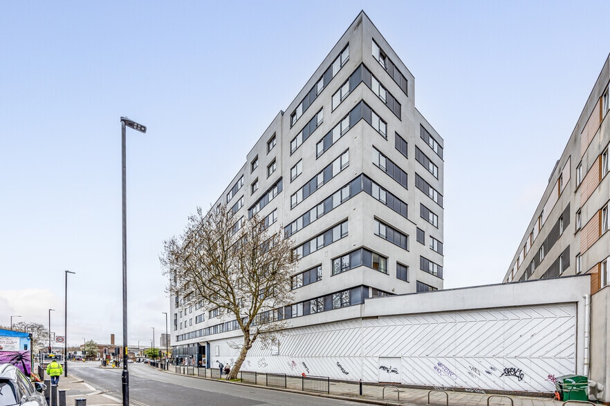 250 Acton Ln, London to rent - Building Photo - Image 3 of 3