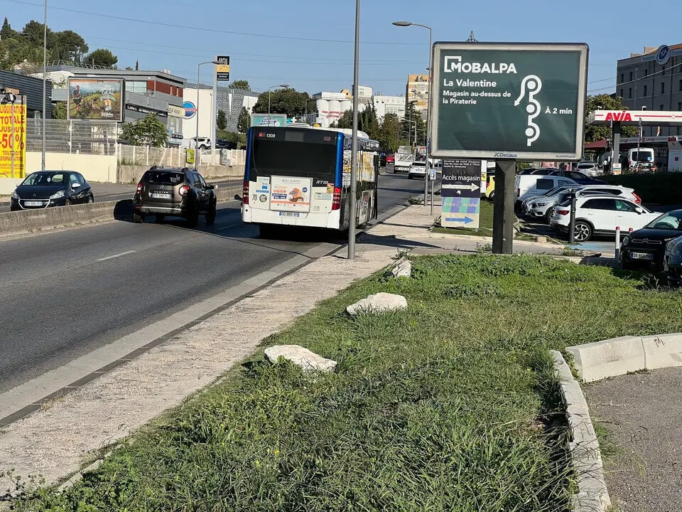 Retail in Marseille to rent Building Photo- Image 1 of 10