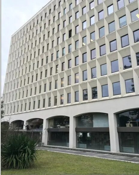 Location Bureaux 634 m² - Photo 1